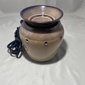 Scentsy Warmer, “RIVERBED” Full Size Plug-In Retired Natural Wax Warmer.